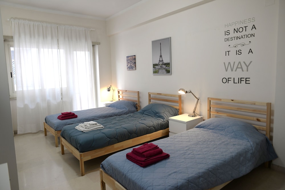 Room-emilio's Home Triple Room in our co