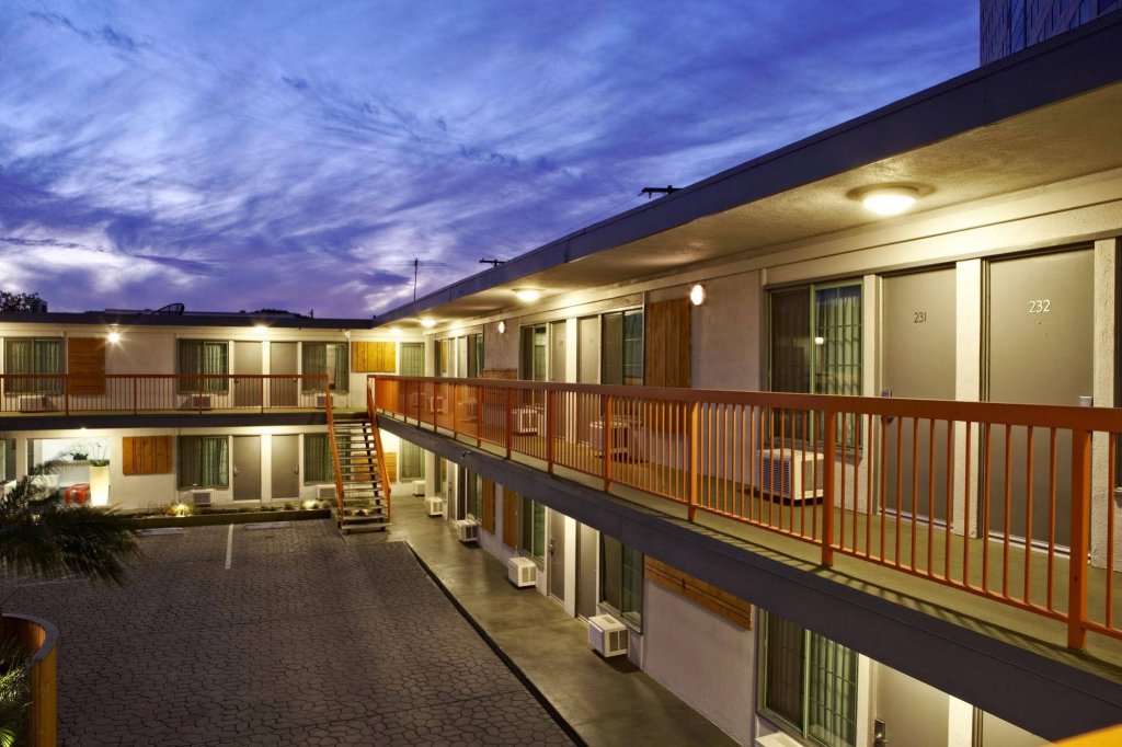 Tangerine Hotel