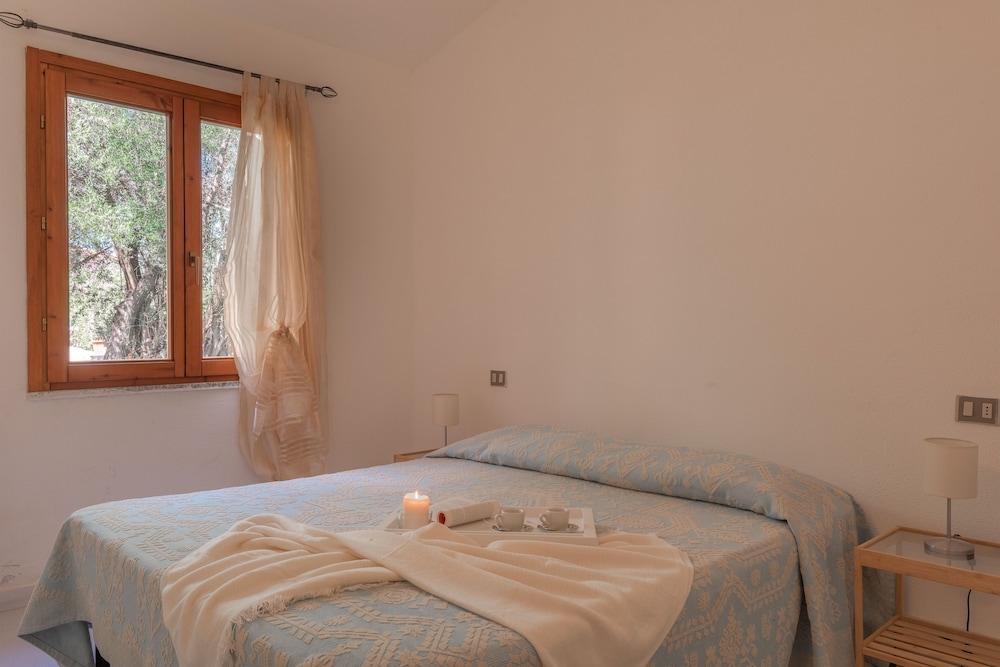 Outstanding Residenze Gallura 2 Bedroom Sleeps and Child