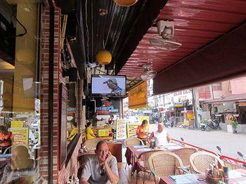 Robin’s Nest Guesthouse & Restaurant