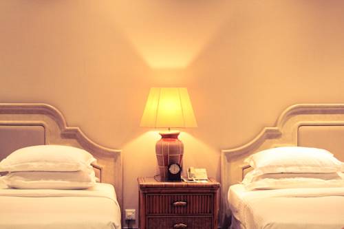 Earl's Regency Hotel — фото 3