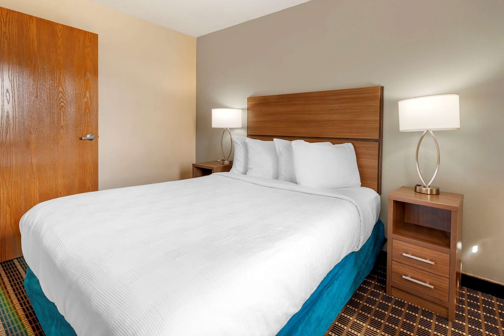 MainStay Suites Dubuque at Hwy 20