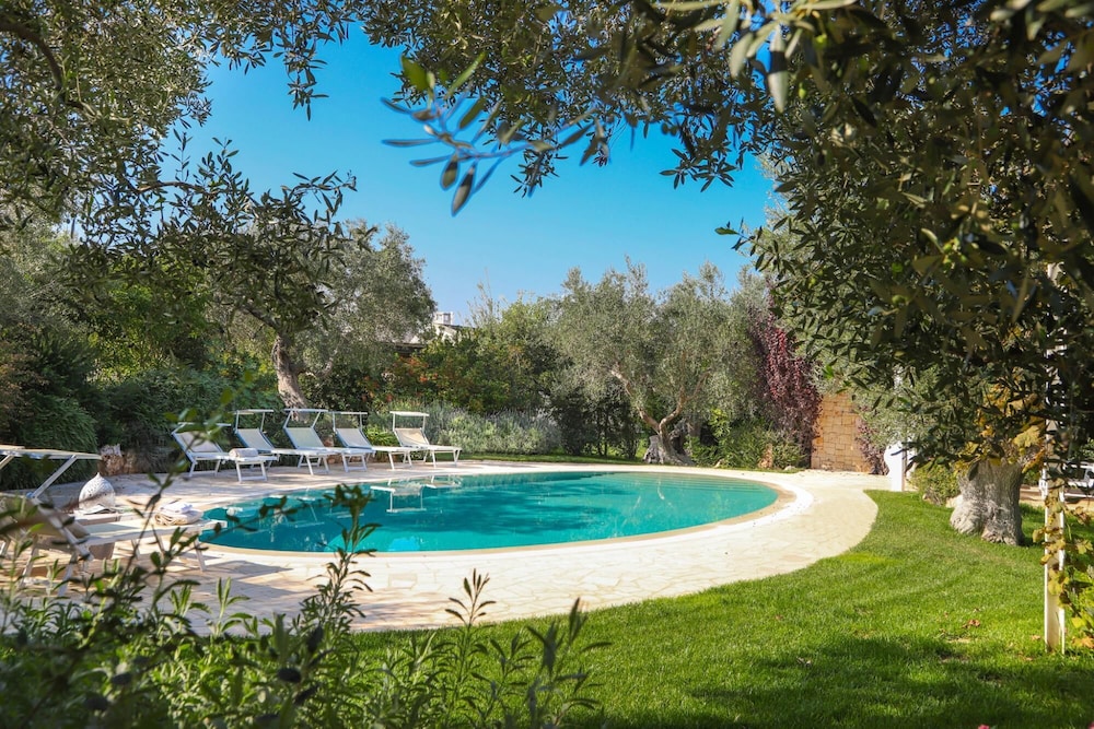 TD Il Vecchio Fienile Outdoor Kitchen With Pool View