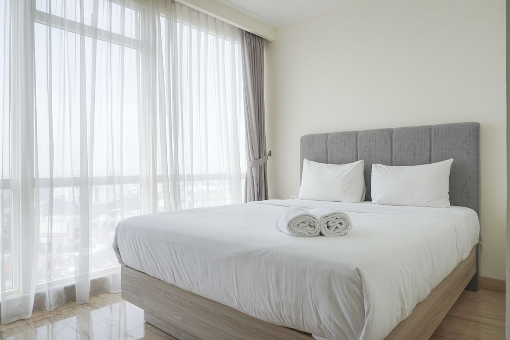 Elegant And Comfy 2Br With Private Lift At Menteng Park Apartment