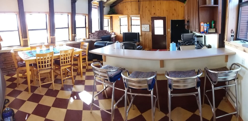Base Camp Adventure Lodge — фото 2