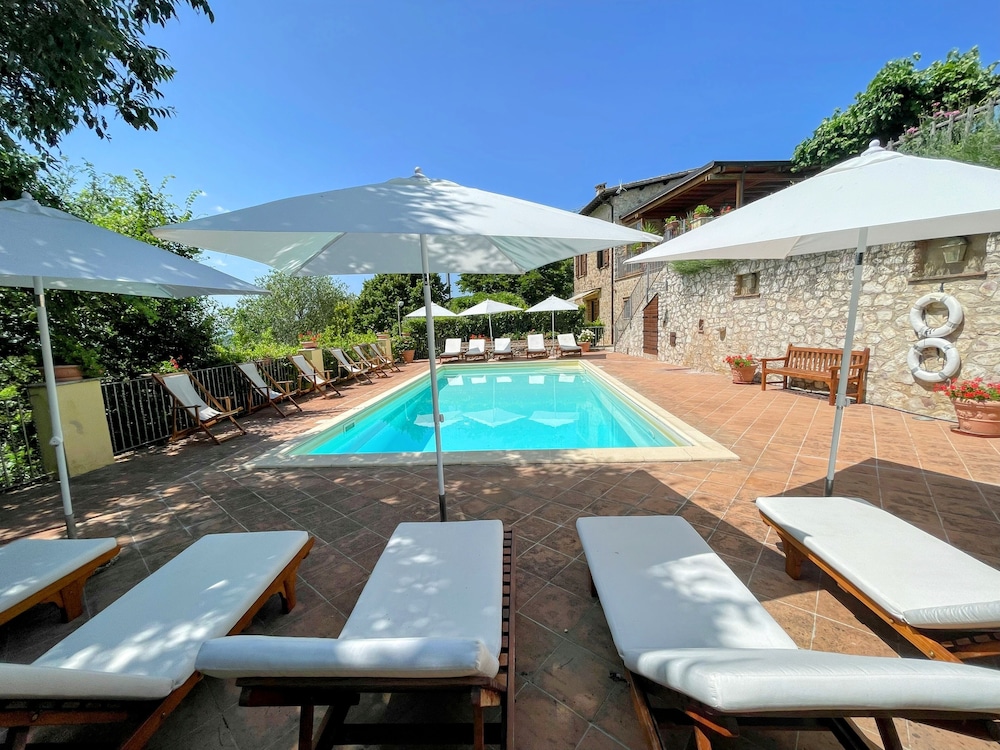 Torretta Sleeps 5 With Pool and Exclusive Gardens Plus Private Verandah