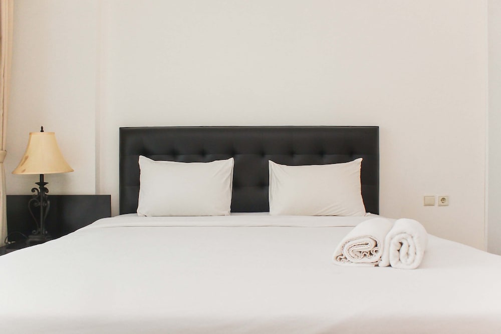 Fully Furnished with Cozy Design 2BR The Bellezza Apartment
