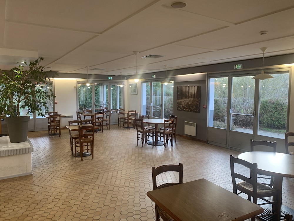 greet Hotel Chatellerault