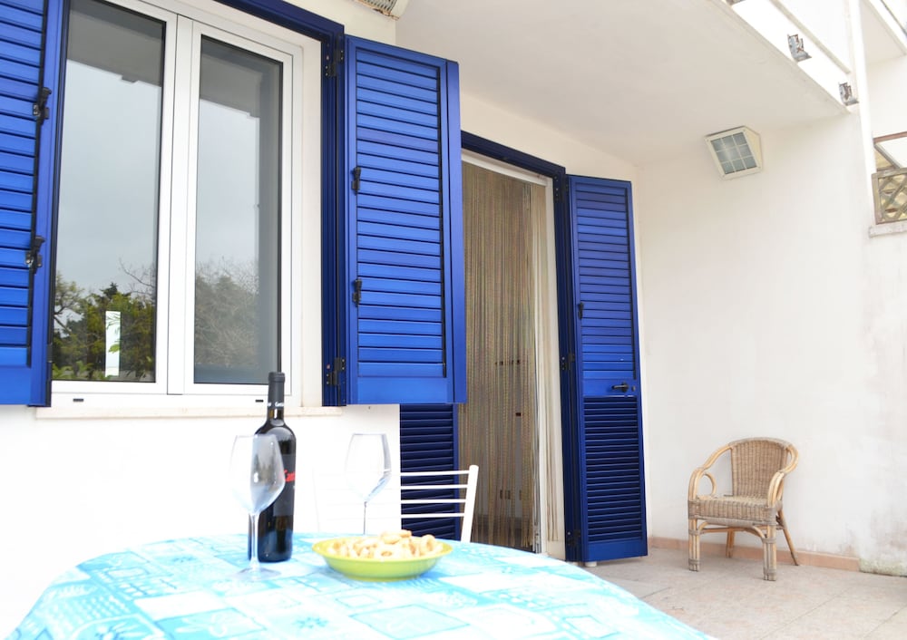 Charming Home On The Beach With Spacious Terraces & Garden - Pets Allowed